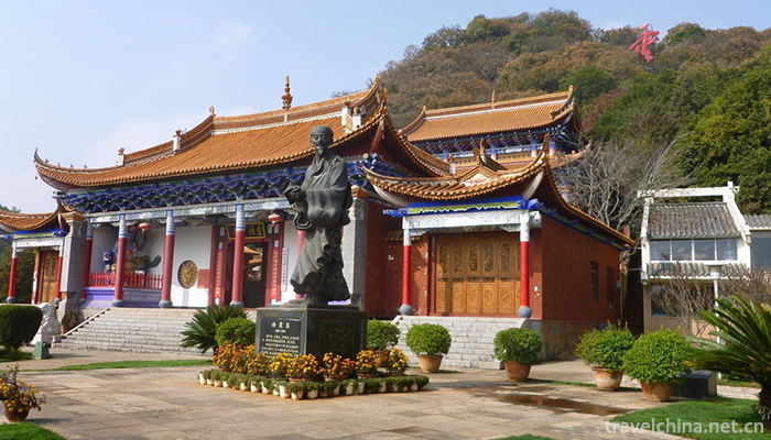 Luxi-County-Alu-Ancient-Cave-Scenic-Area-3