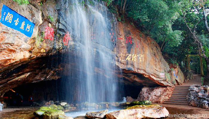 Luxi-County-Alu-Ancient-Cave-Scenic-Area-1