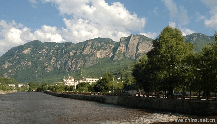 Castle-Peak-Pass-Scenic-Spot-2