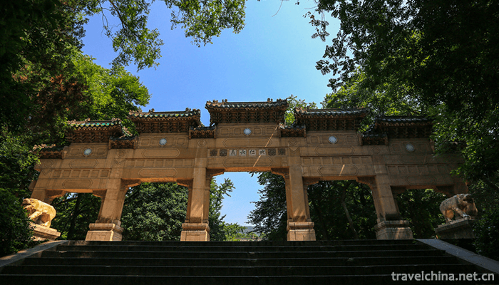 Ming-Xiaoling-Mausoleum-1