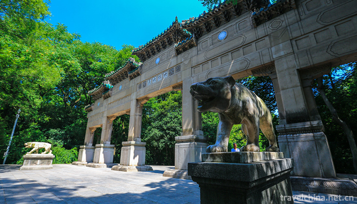 Ming-Xiaoling-Mausoleum-2