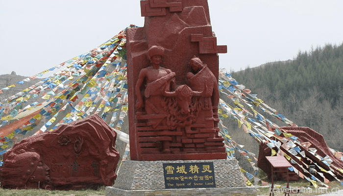 Qinghai-Tibetan-Medicine-Culture-Museum-2