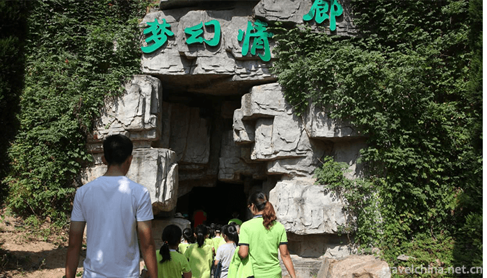 Yishui-Underground-Fluorescent-Lake-Scenic-Area-6