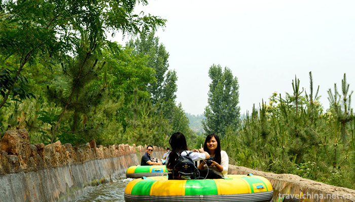 Yishui-Underground-Fluorescent-Lake-Scenic-Area-3