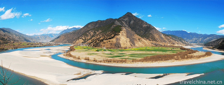 The First Bay Scenic Area of the Yangtze River 