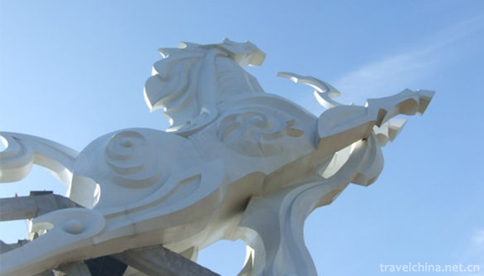 Legend-of-White-Horse-Dragging-1