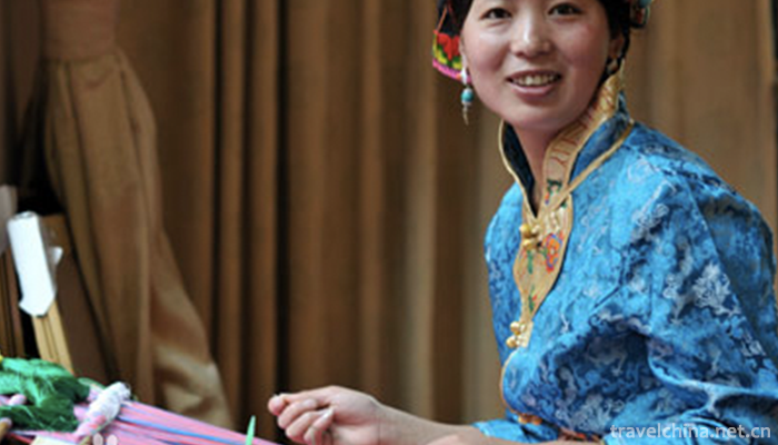 Tibetan-knitting-and-embroidery-1