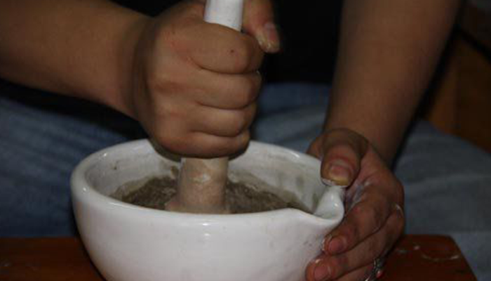 Production Techniques of Tibetan Mineral Plant Pigments 1