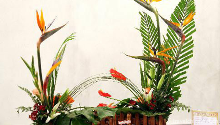 Traditional flower arrangement 1