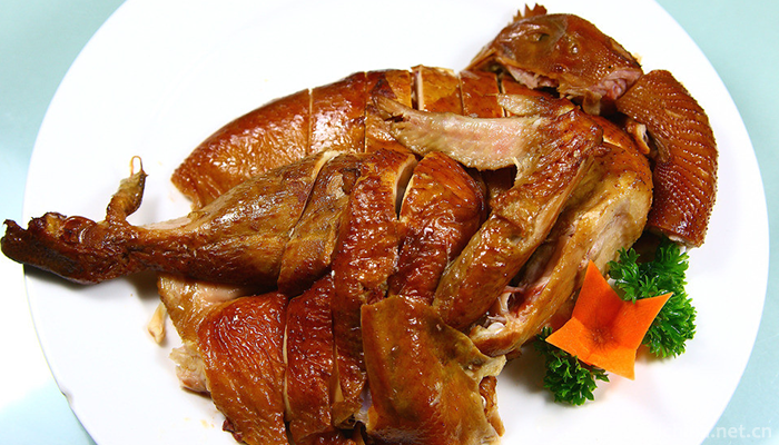 Production-Techniques-of-Dezhou-Braised-Chicken1