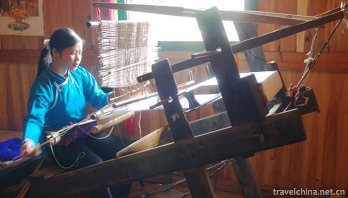 Dong-Brocade-Weaving-Techniques1