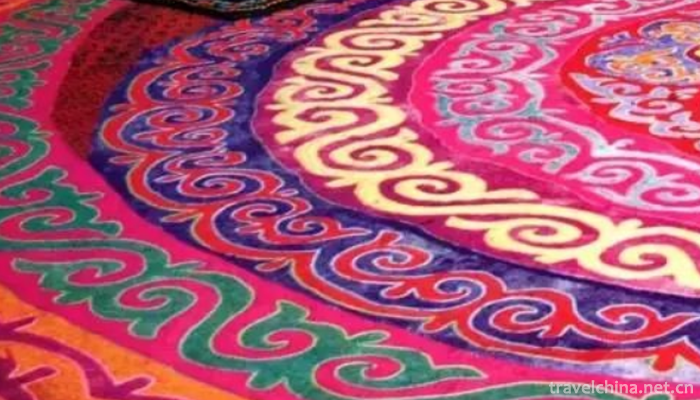 Weaving-and-Dyeing-Techniques-of-Felt-and-Printed-Fabric1