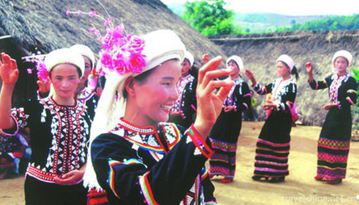 Lusheng-Dance-of-Lahu-Nationality1