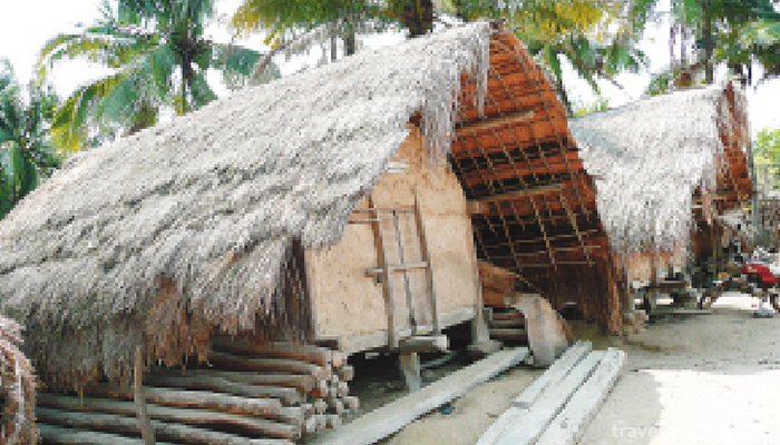 Construction-Techniques-of-Li-Nationality's-Ship-type-House1