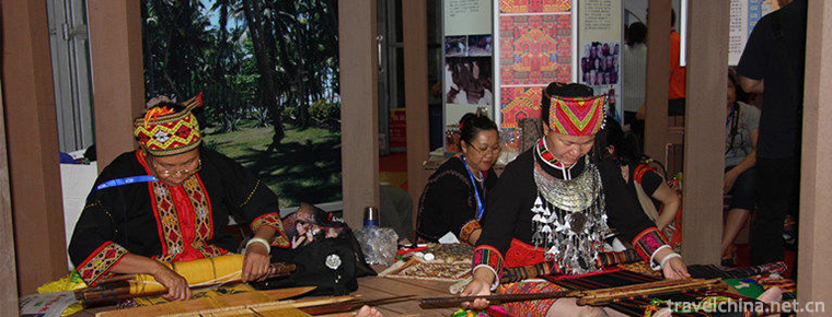 Traditional Textile Dyeing Weaving and Embroidery Techniques of the Li Nationality