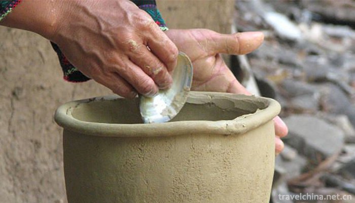 Primitive-Pottery-Making-Skills-of-Li-Nationality1