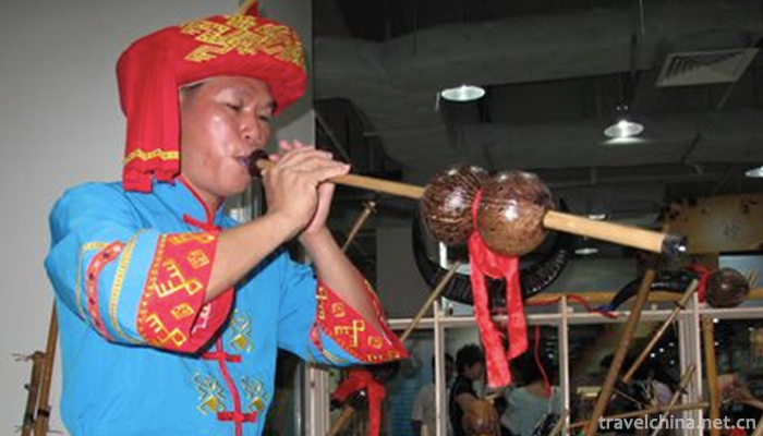 Bamboo-and-Wood-Instrument-Music-of-Li-Nationality1