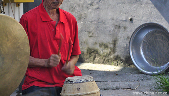 Liang-Pings-Gong-and-drum1