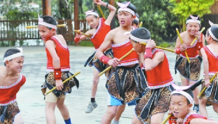 Maonan-people-beat-monkey-drum1