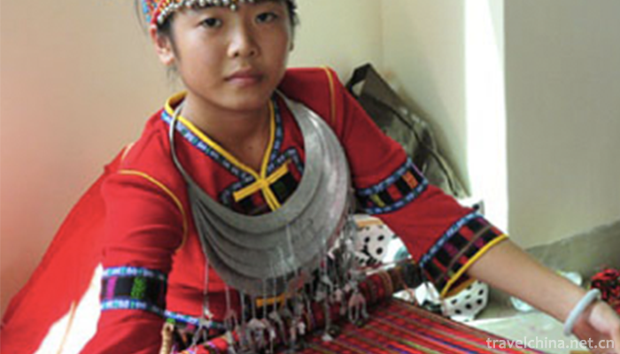 Miao-brocade-weaving-skills1