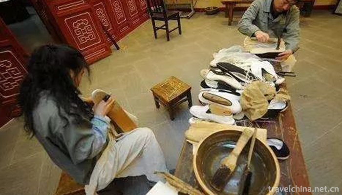Manufacturing-Skills-of-Inside-Lined-1000-Layer-Cloth-Shoes1