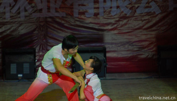 Yihuanghe-Bar-Dance1