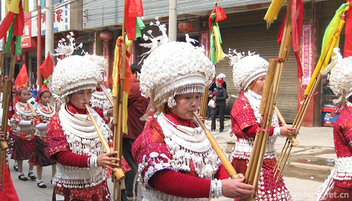Hulusheng-Dance-of-Yi-Nationality1