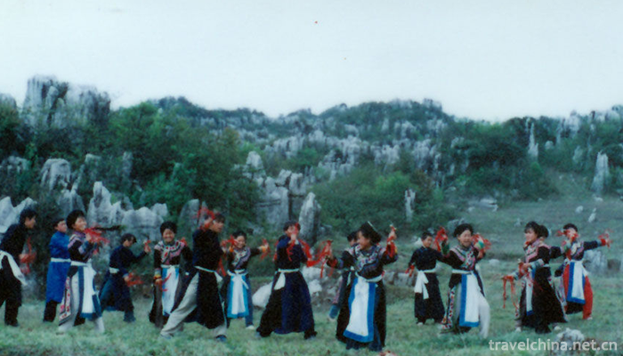 Ring-Dance-of-Yi-Nationality1