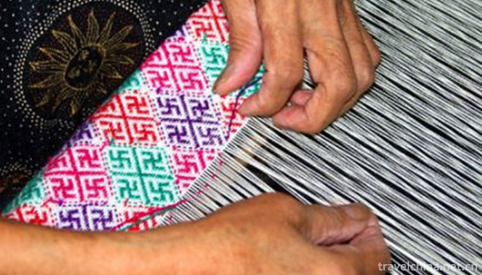 Brocade-Weaving-Skills-of-the-Zhuang-Nationality1