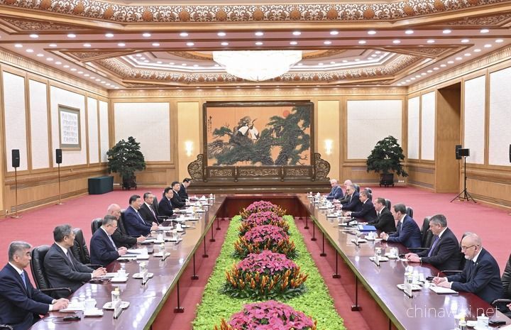 Xi Jinping Meets with Medvedev, Chairman of the United Russia Party of Russia